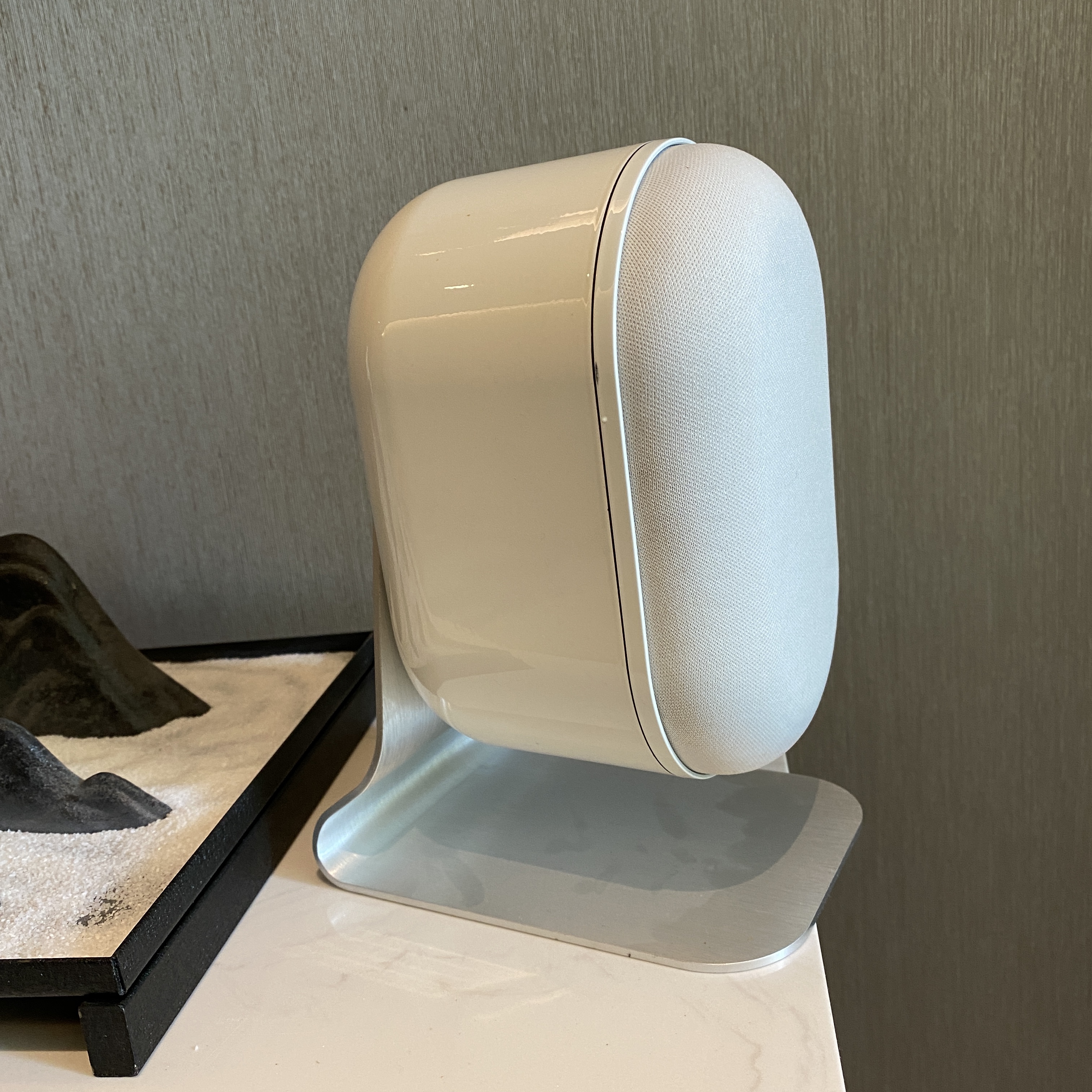 Mów o głośnikach WiFi i głośników Bluetooth